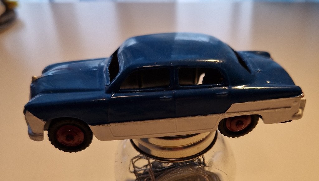 Dinky toys  Ford Sedan no 170, Ophalen of Verzenden, Gebruikt, Auto, Dinky Toys