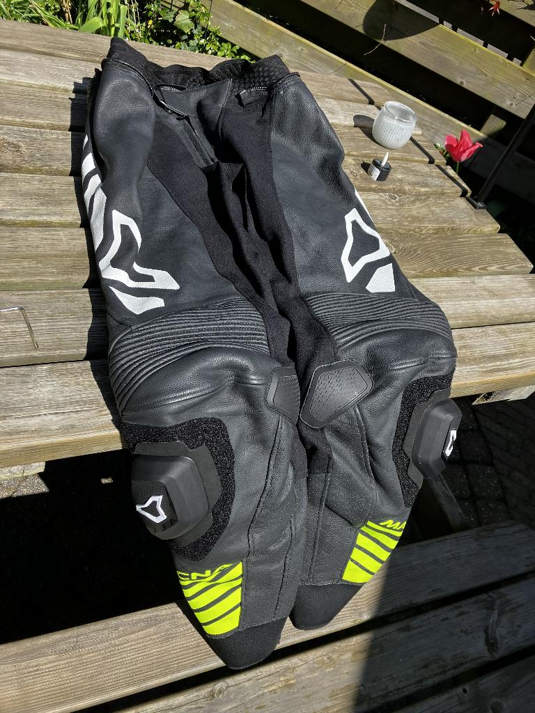 Macna motorbroek leer XL 54 zgan, Motoren, Kleding | Motorkleding, Broek | leer, Heren, Ophalen of Verzenden, Tweedehands