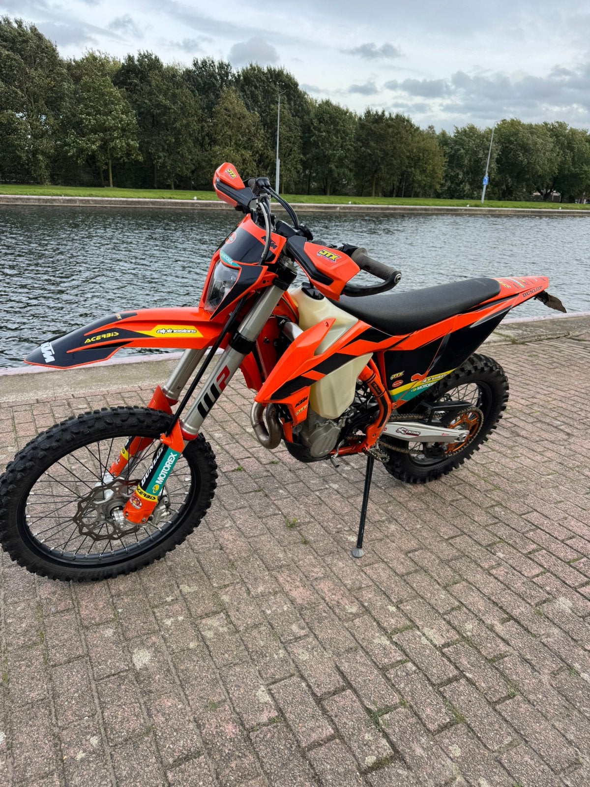 Ktm 450 exc 2023 A2 enduro akrapovic nieuwstaat, Fietsen en Brommers, 6 versnellingen, Ophalen of Verzenden, Zo goed als nieuw