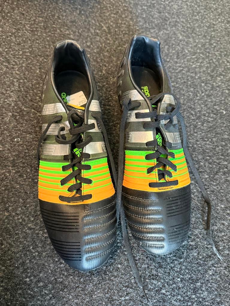 Adidas voetbalschoenen - Maat 41 - Nieuwstaat, Ophalen, Nieuw, Schoenen