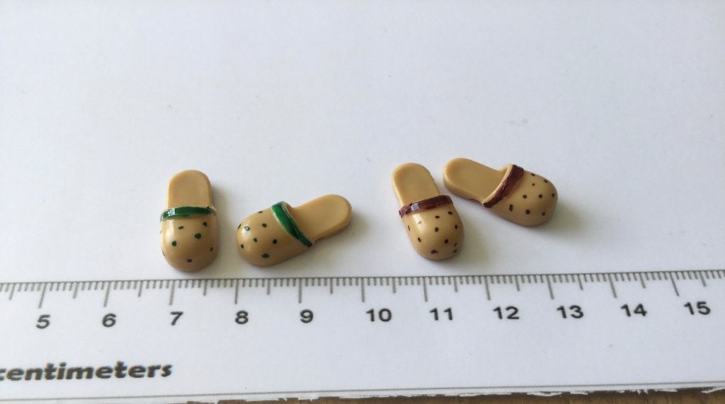 Poppenhuis miniaturen slippers 15, Verzamelen, Poppenhuizen en Toebehoren, Ophalen of Verzenden, Nieuw, Poppenhuis
