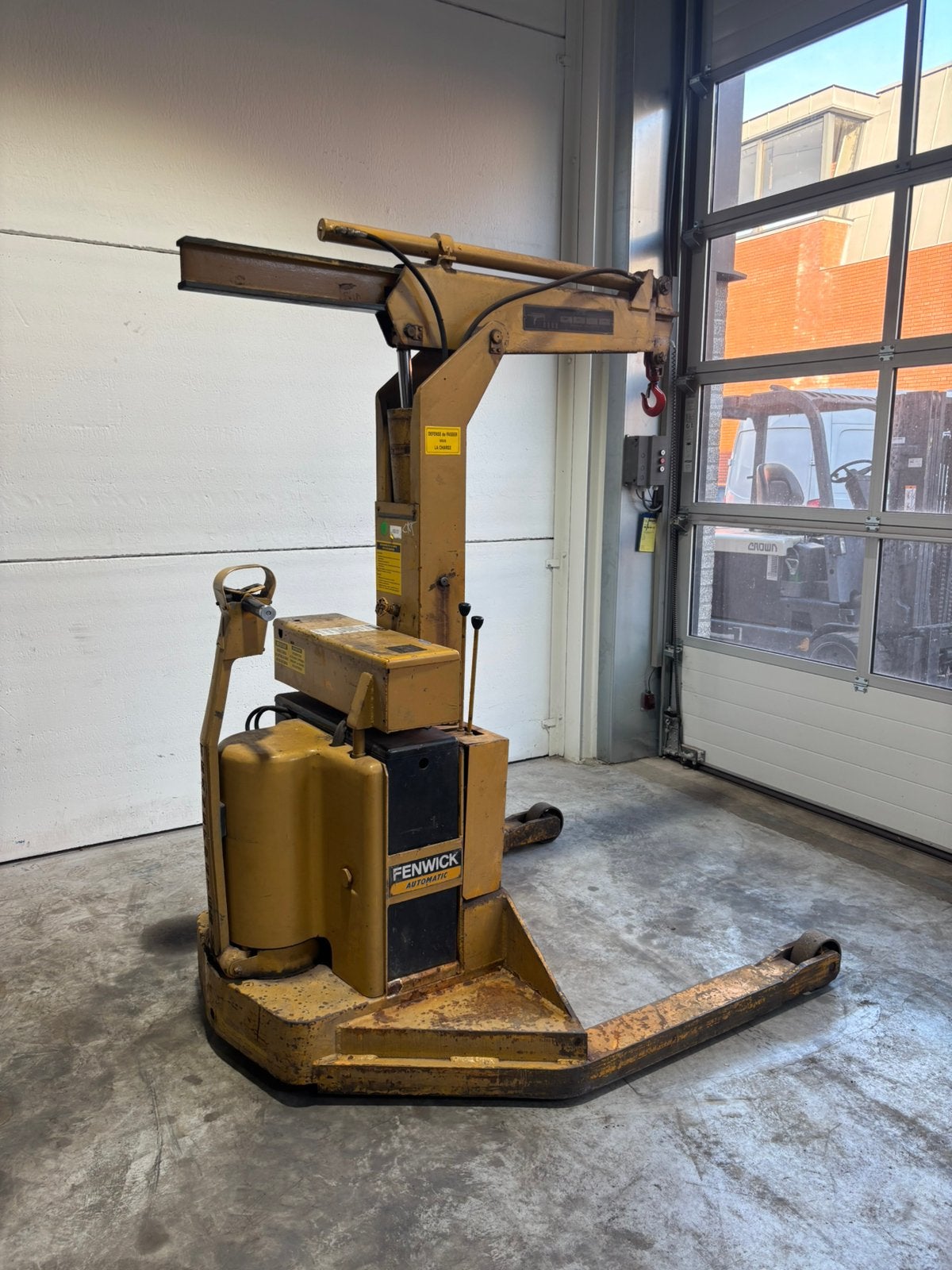 Fenwick Automatic elektrische pallettruck met hijskraan, Doe-het-zelf en Verbouw, Lieren en Takels, Ophalen, Zo goed als nieuw