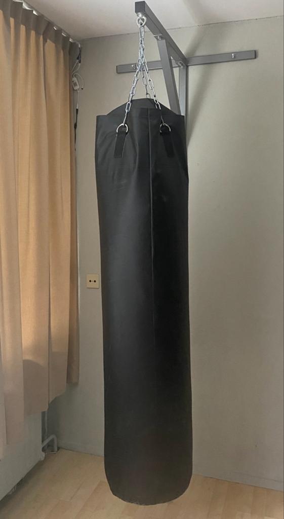 Bokszak 1.40m met muurbeugel, Sport en Fitness, Gebruikt, Overige, Vechtsportmateriaal, Groter dan maat XL