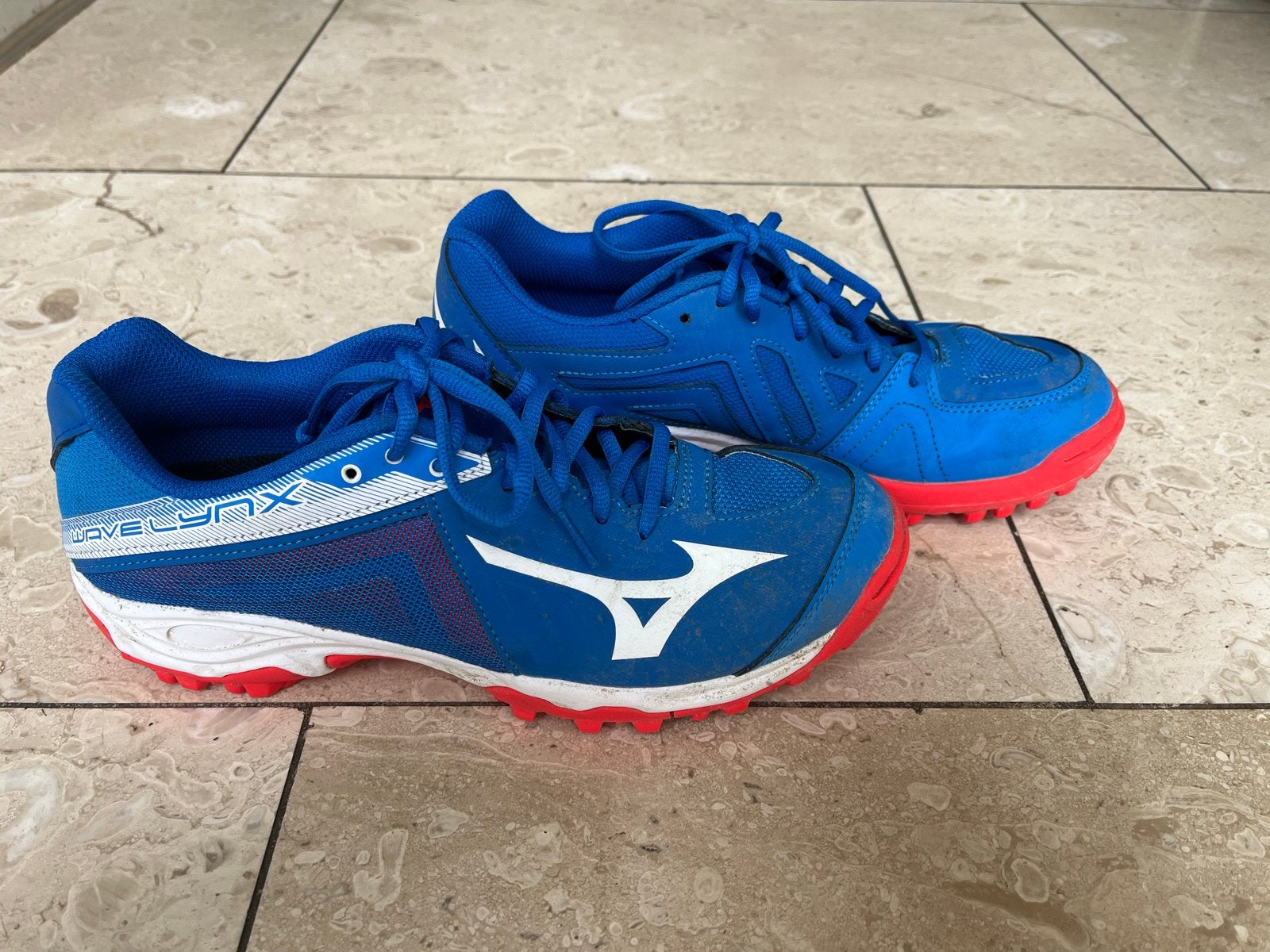 Mizuno kunstgras Hockeyschoenen maat 39/40, Ophalen, Zo goed als nieuw, Schoenen