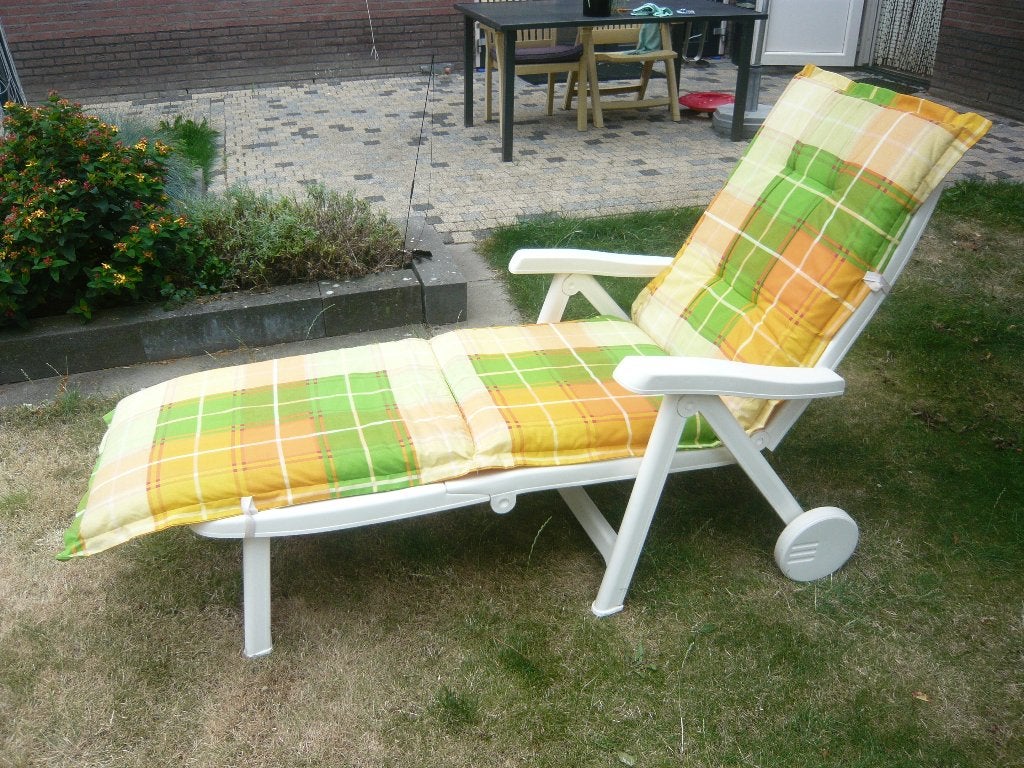 ligbed wit Flair, Ophalen, Zo goed als nieuw, Kunststof, Verstelbaar