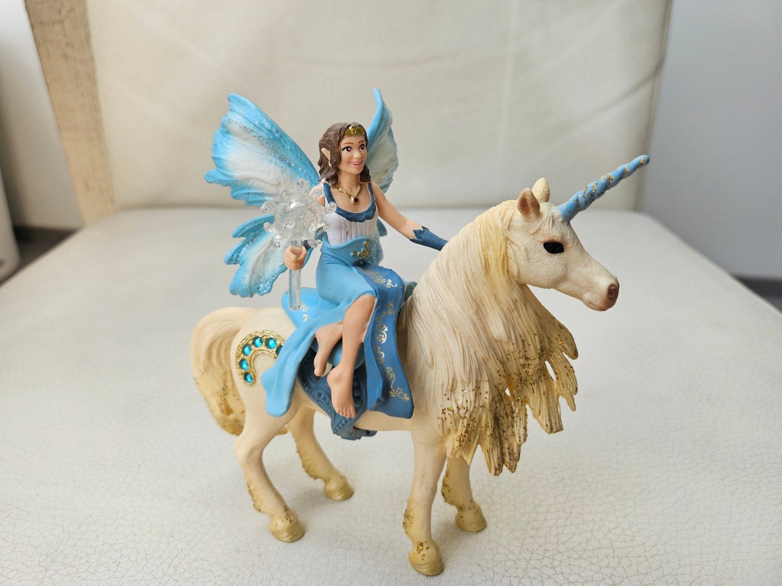 Schleich 42508 Bayala Eyelas buitenrit op gouden eenhoorn, Ophalen of Verzenden, Zo goed als nieuw
