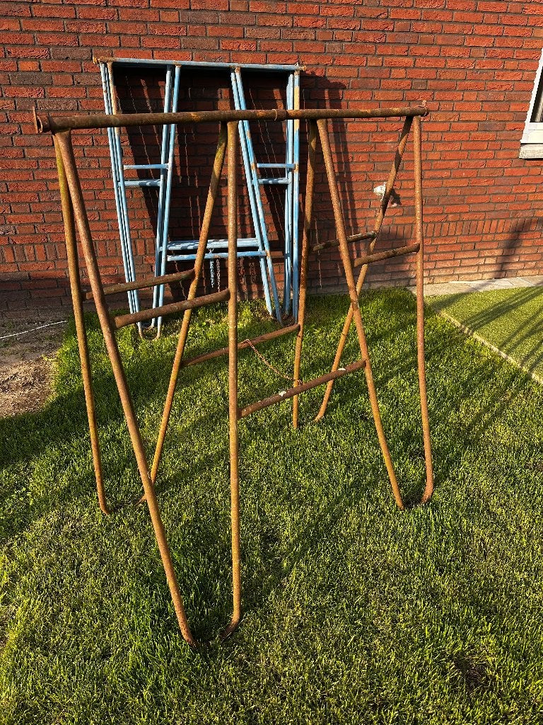 12 metalen schragen te koop 110 cm breed x 135 / 150 cm hoog, Ophalen, Gebruikt, Overige typen, Minder dan 2 meter