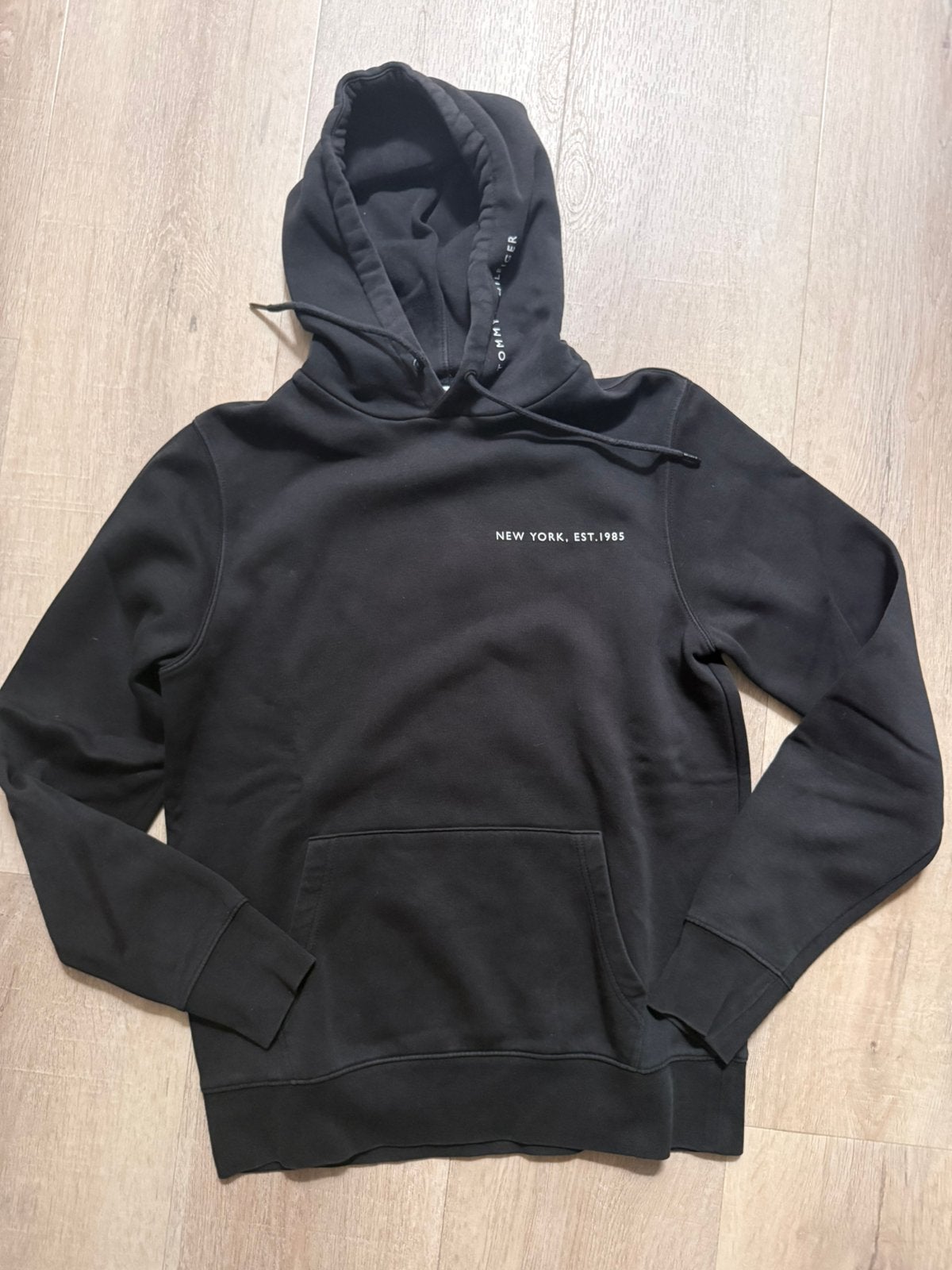 Tommy Hilfiger zwarte hoody maat M, Kleding | Heren, Truien en Vesten, Ophalen of Verzenden, Zo goed als nieuw, Maat 48/50 (M)