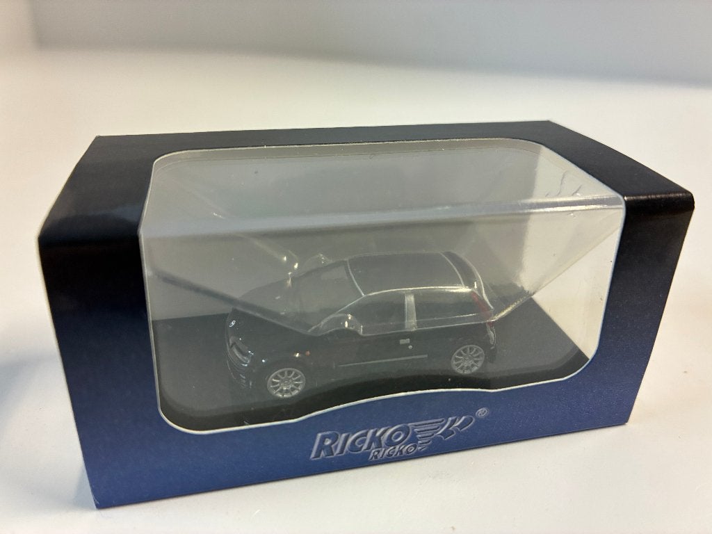 45961: Fiat Punto - 2003 - Ricko 1:87, Auto, Busch GmbH & Co. KG, Info@busch.nl, Nieuw