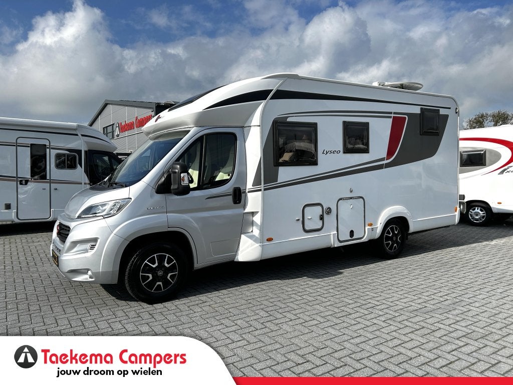 Fiat Bürstner Lyseo T700 Queensbed/2017/Euro-6/6.9M, Caravans en Kamperen, Fiat, Tot en met 2, 6 tot 7 meter, Bedrijf