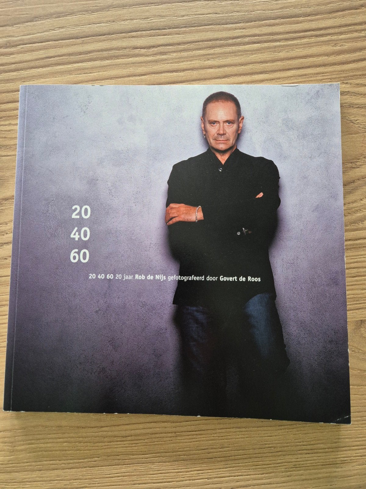Rob de Nijs 20 40 60 jaar, foto's van Govert de Roos, Boeken, Ophalen of Verzenden, Nieuw