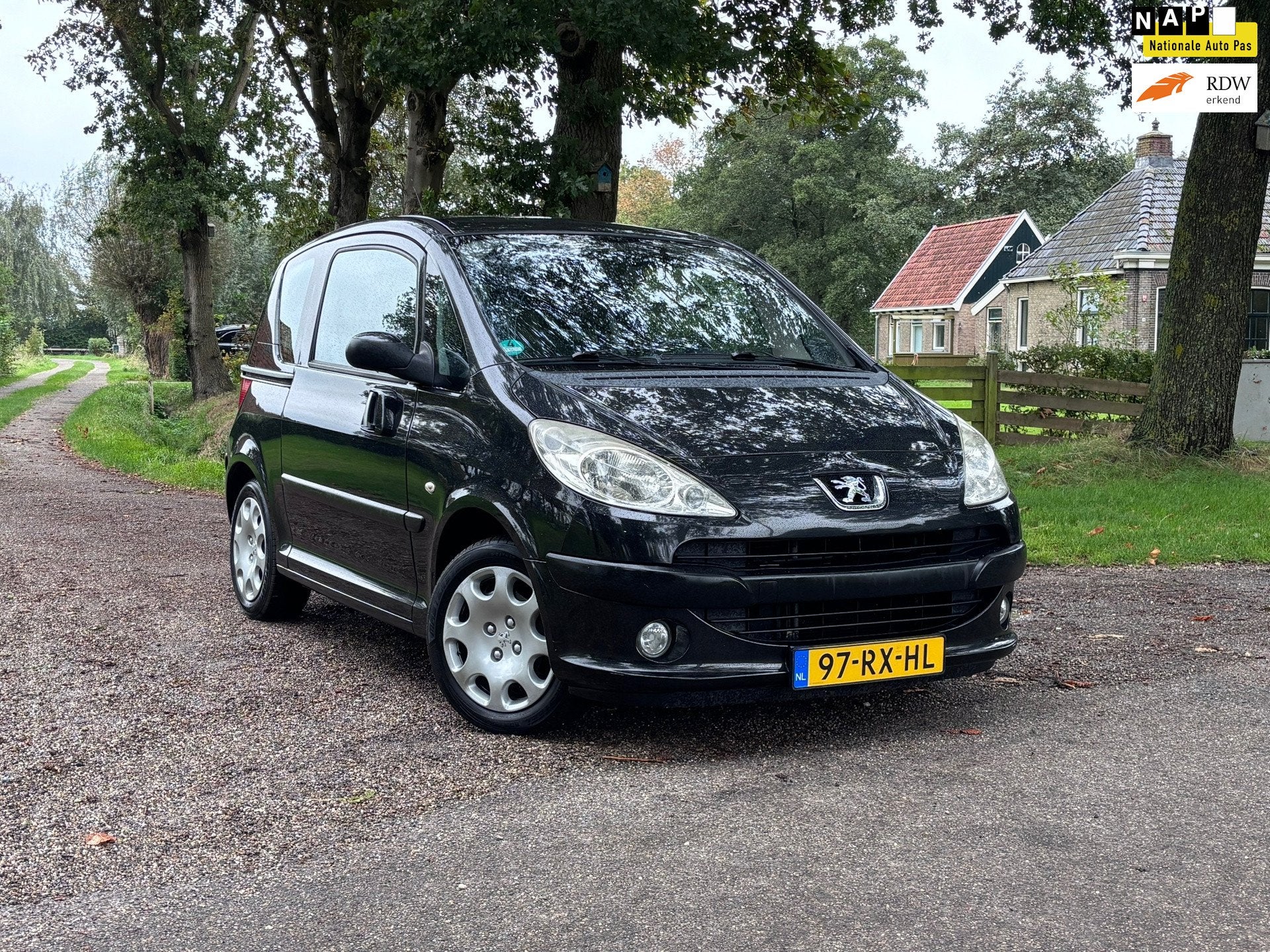 Peugeot 1007 1.4 Gentry | "148.000" KM NAP + Airco |, Auto's, Voorwielaandrijving, 4 cilinders, Elektrische ramen, 4 stoelen