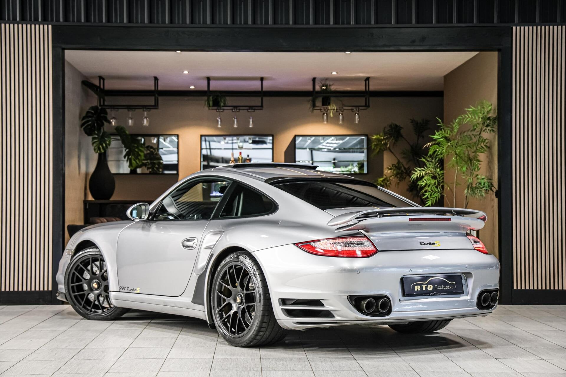 Porsche 911 3.8 Turbo S|PCCB|Schuifdak|Bose|Sportchrono, Auto's, Automaat, Gebruikt, Zwart, 1595 kg