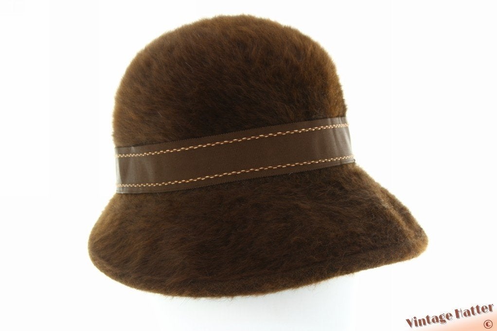 Vintage Dameshoed Kangol bruin angora 54-56 = S goede staat, 55 cm (S, 6⅞ inch) of minder, Hoed, Ophalen of Verzenden, Zo goed als nieuw