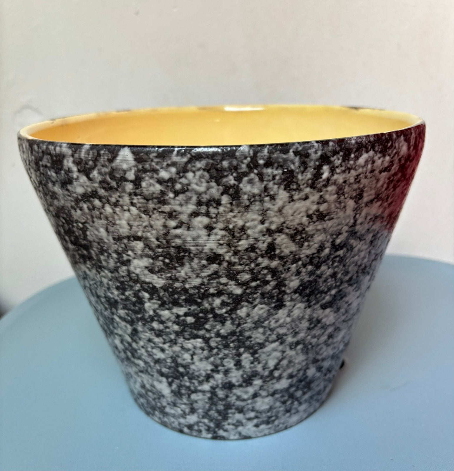 Vintage bloempot keramiek 17 cm hoog doorsnede 22 cm, Verzenden