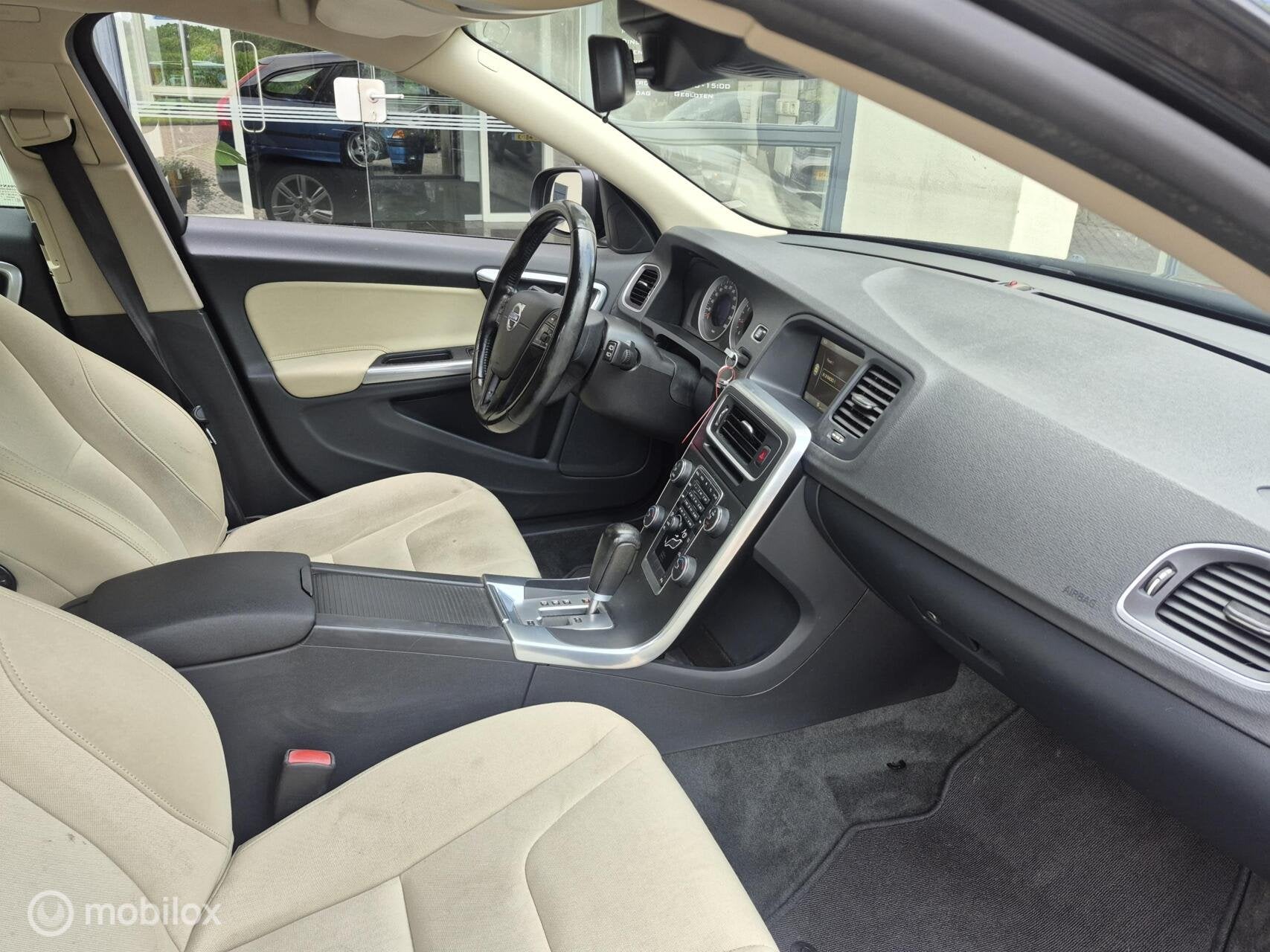 Volvo V60 1.6 T4F Kinetic 2012|Clima|Cruise|Navi|Automaat, Auto's, Stof, 4 cilinders, 179 pk, Zwart