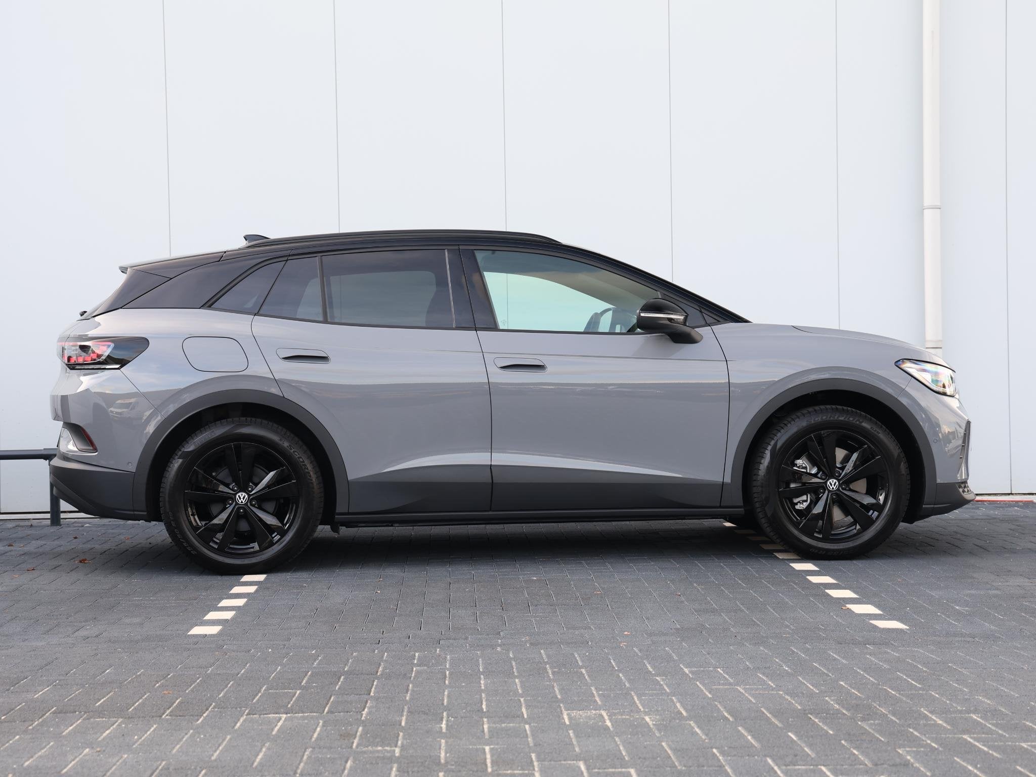 Volkswagen ID.4 Pro Limited Edition Plus 79 kWh | Ergo Activ, Auto's, Dealer onderhouden, Achterwielaandrijving, Zwart, 1000 kg