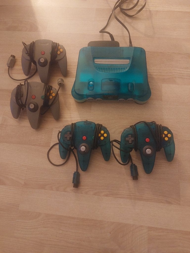Nintendo 64, Ophalen, Gebruikt, Met 3 controllers of meer