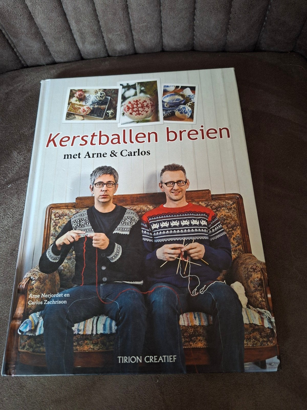 Kerstballen breien met Arne & Carlos - Handwerkboek, Ophalen of Verzenden, Zo goed als nieuw, Breien en Haken, Arne Nerjordet en Carlos Zachrison