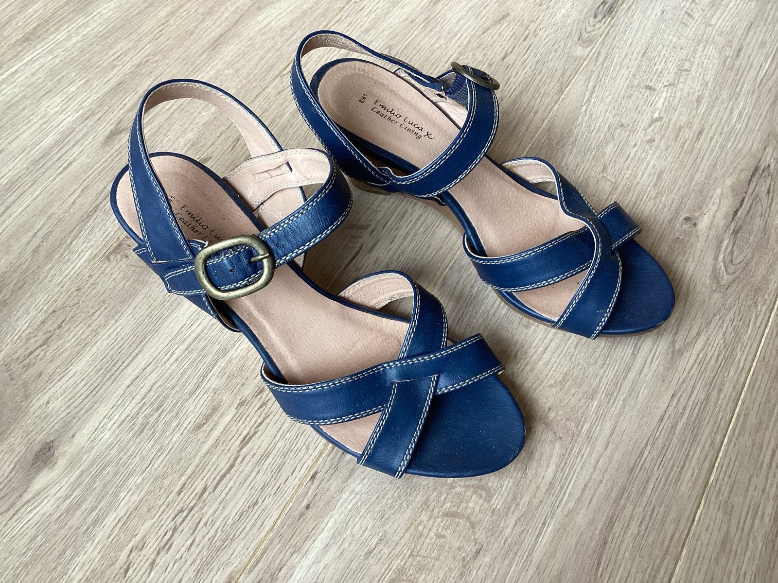 Emilio Luca x Leren Sandalen met sleehak - Maat 41, Kleding | Dames, Schoenen, Ophalen, Zo goed als nieuw, Blauw, Sandalen of Muiltjes