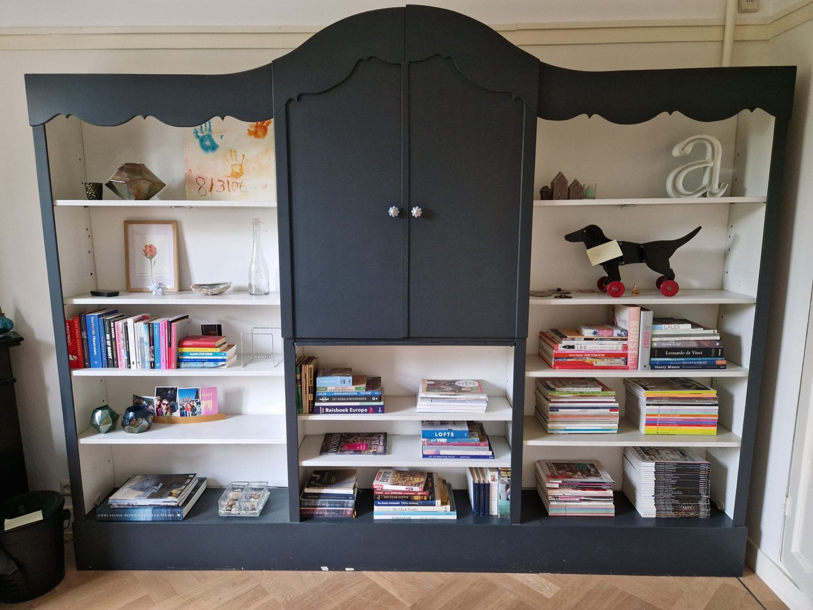 Mooie handgemaakte boekenkast met opbergruimte - Zwart/Wit, Huis en Inrichting, Kasten | Boekenkasten, Ophalen, Gebruikt, 200 cm of meer