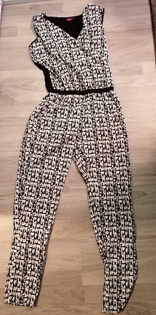 Jumpsuit zwart wit van liv maat s, Ophalen of Verzenden, Zo goed als nieuw, Maat 38/40 (M), Zwart