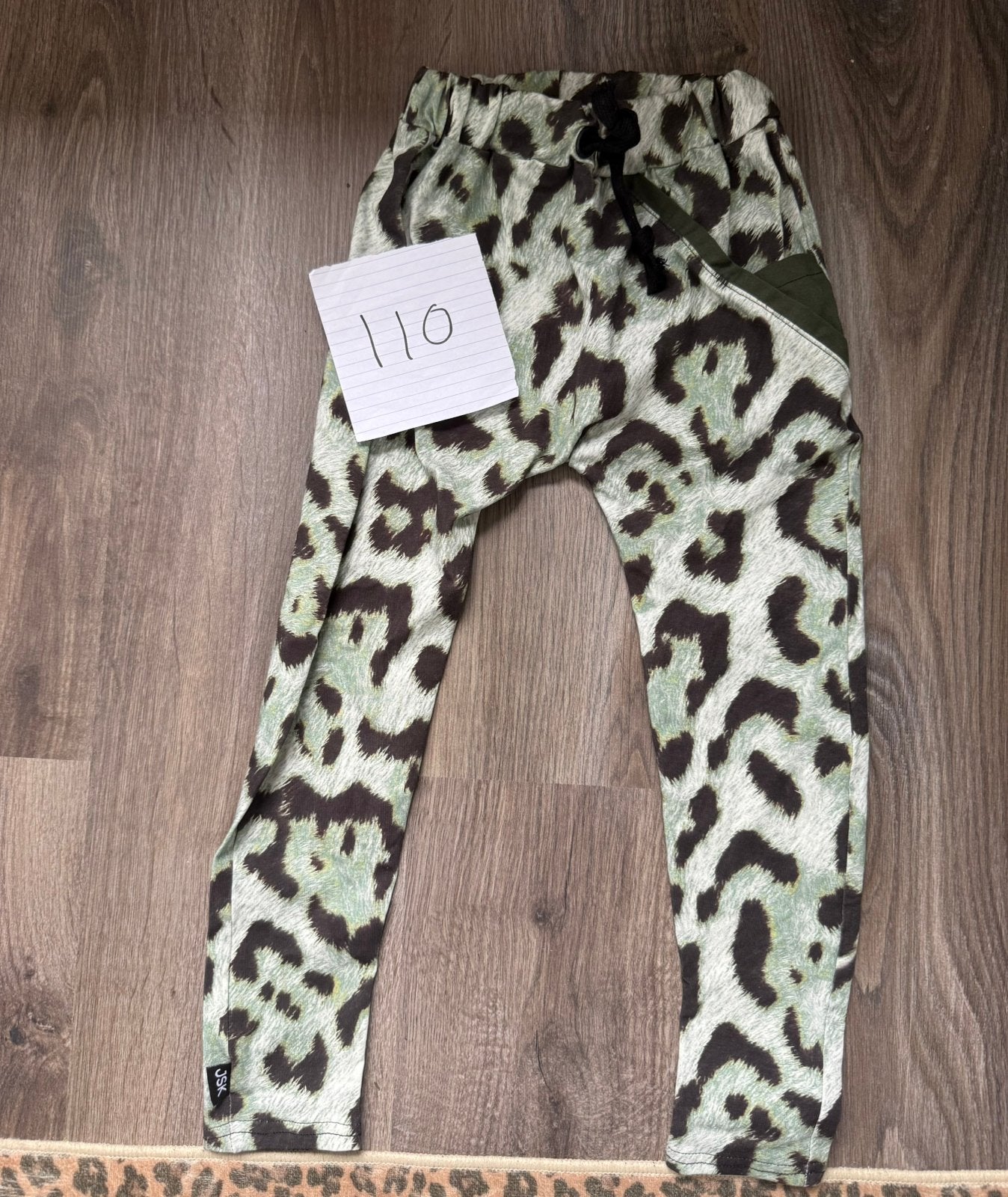 Just Saying kiddo luipaard broek maat 110 – nieuw, Ophalen of Verzenden, Nieuw, Meisje, Broek