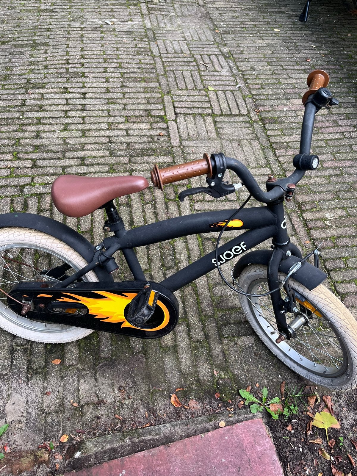 Sjoef cruise kinderfiets 16 inch - Zwart met vlammen, Ophalen, Gebruikt, Terugtraprem, 16 tot 20 inch