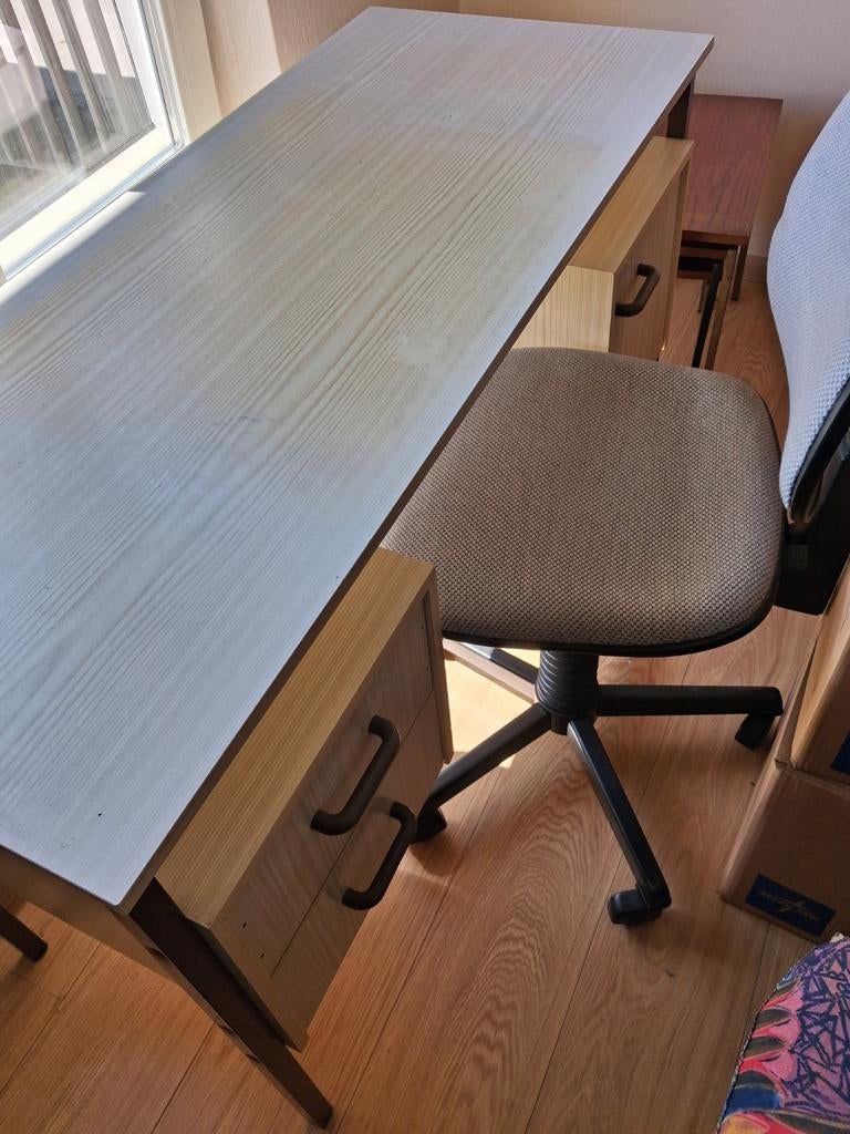 Gratis ophalen - bureau met bureaustoel, Huis en Inrichting, Bureaus, Ophalen, Gebruikt, 50 cm, 120 cm