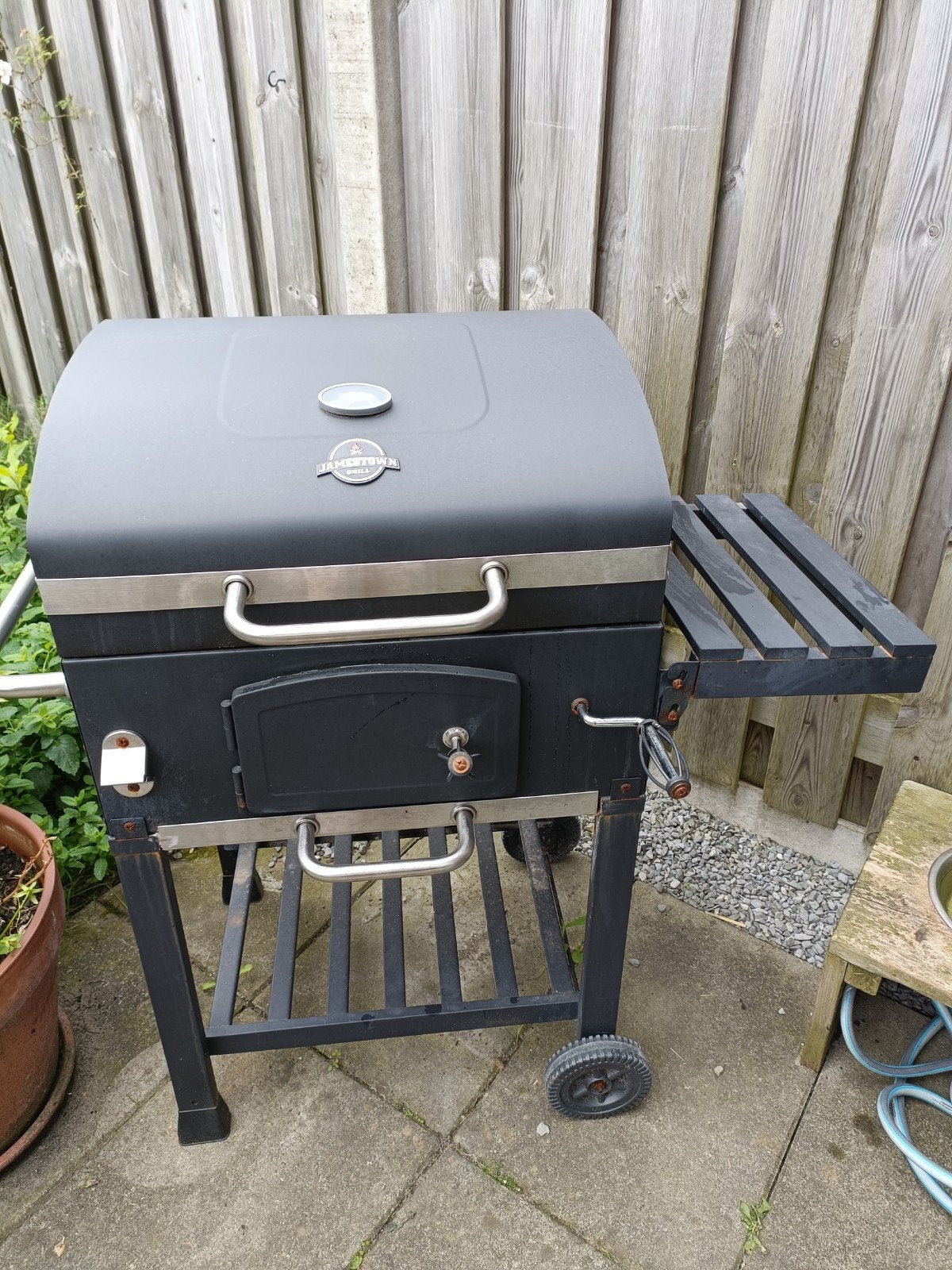 Jamestown Grill Houtskoolbarbecue - Gebruikt, Ophalen, Gebruikt, Jamestown Grill
