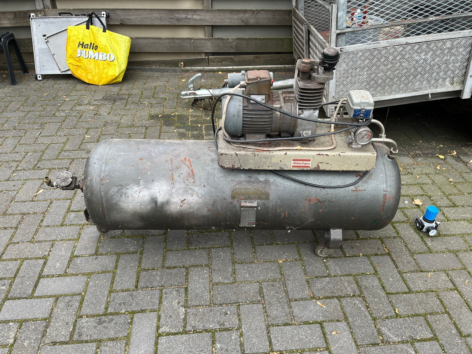 Atlas Copco Compressor met kraan en wielen, Doe-het-zelf en Verbouw, Gebruikt, Mobiel, 10 bar of meer, 100 liter of meer