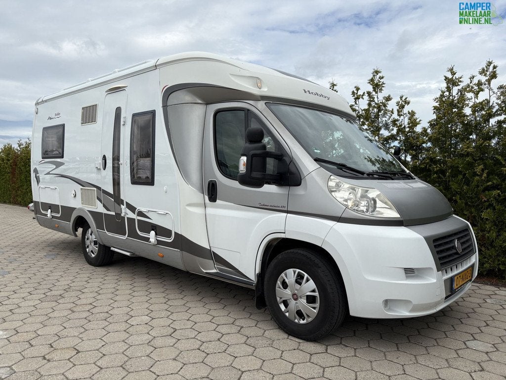 Hobby Toskana Exclusive 650 FLC Fiat | Scooter/fietsdrager, Caravans en Kamperen, Ringverwarming, Hobby, Airbags, 7 tot 8 meter