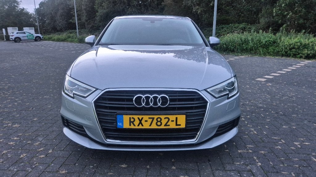 Audi A3 Sportback 30 TFSI Design Pro Line, Auto's, Voorwielaandrijving, 620 kg, Origineel Nederlands, Handgeschakeld