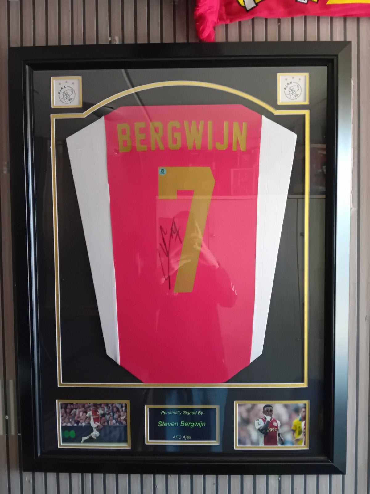 gesigneerd en ingelijst Steven Bergwijn Ajax shirt+Coa, Verzamelen, Ophalen of Verzenden, Zo goed als nieuw, Ajax, Shirt
