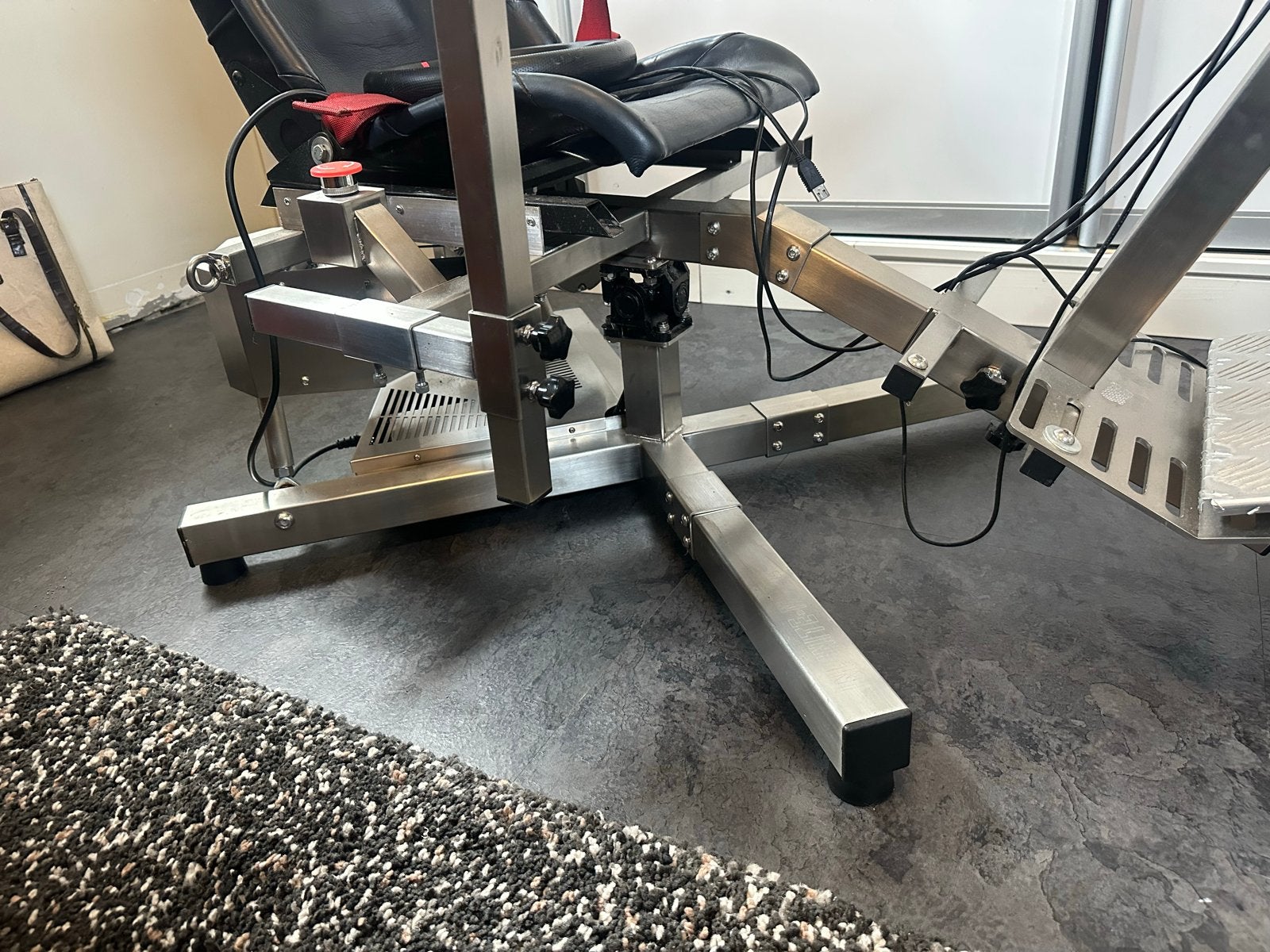 Sim race bewegende simulator met Thrustmaster T500RS, Ophalen, Gebruikt
