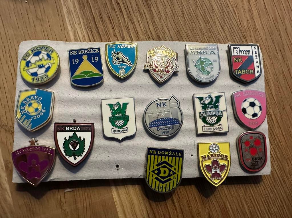 Voetbal pins slovenie, Ophalen of Verzenden, Zo goed als nieuw, Sport