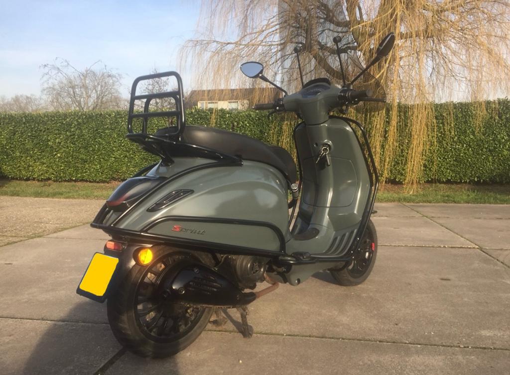 Custom Vespa Sprint - full option - olive army green - 2025, Ophalen