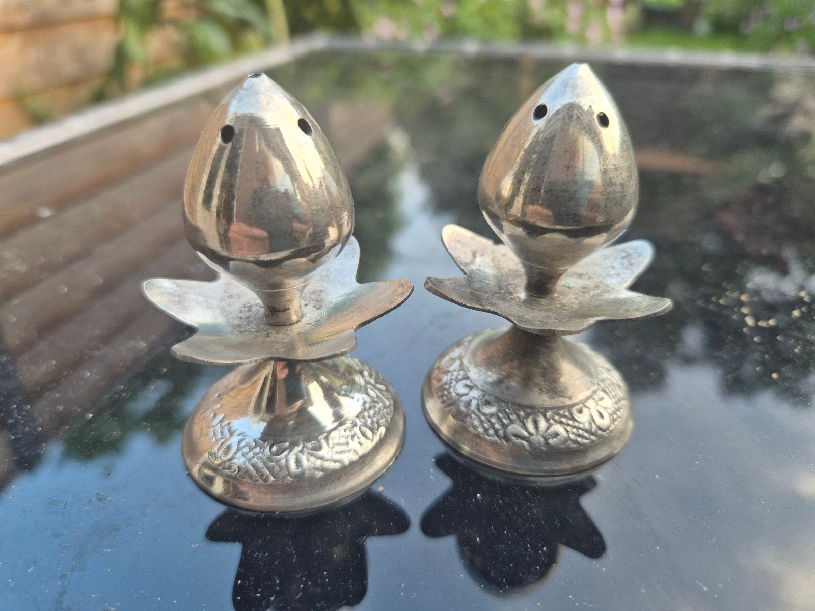 2 metalen lotusbloem wierook branders, vintage, Huis en Inrichting, Ophalen of Verzenden, Gebruikt, Metaal, Kandelaar