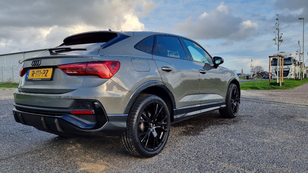 Audi Q3 Sportback 35 Tfsi 150pk S Tronic 2021 Chronosgrijs, Zwart, 4 cilinders, 1505 kg, Lichtsensor