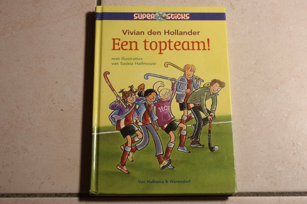 Supersticks Een topteam! / Vivian den Hollander   , Boeken, Ophalen of Verzenden, Zo goed als nieuw, Fictie algemeen