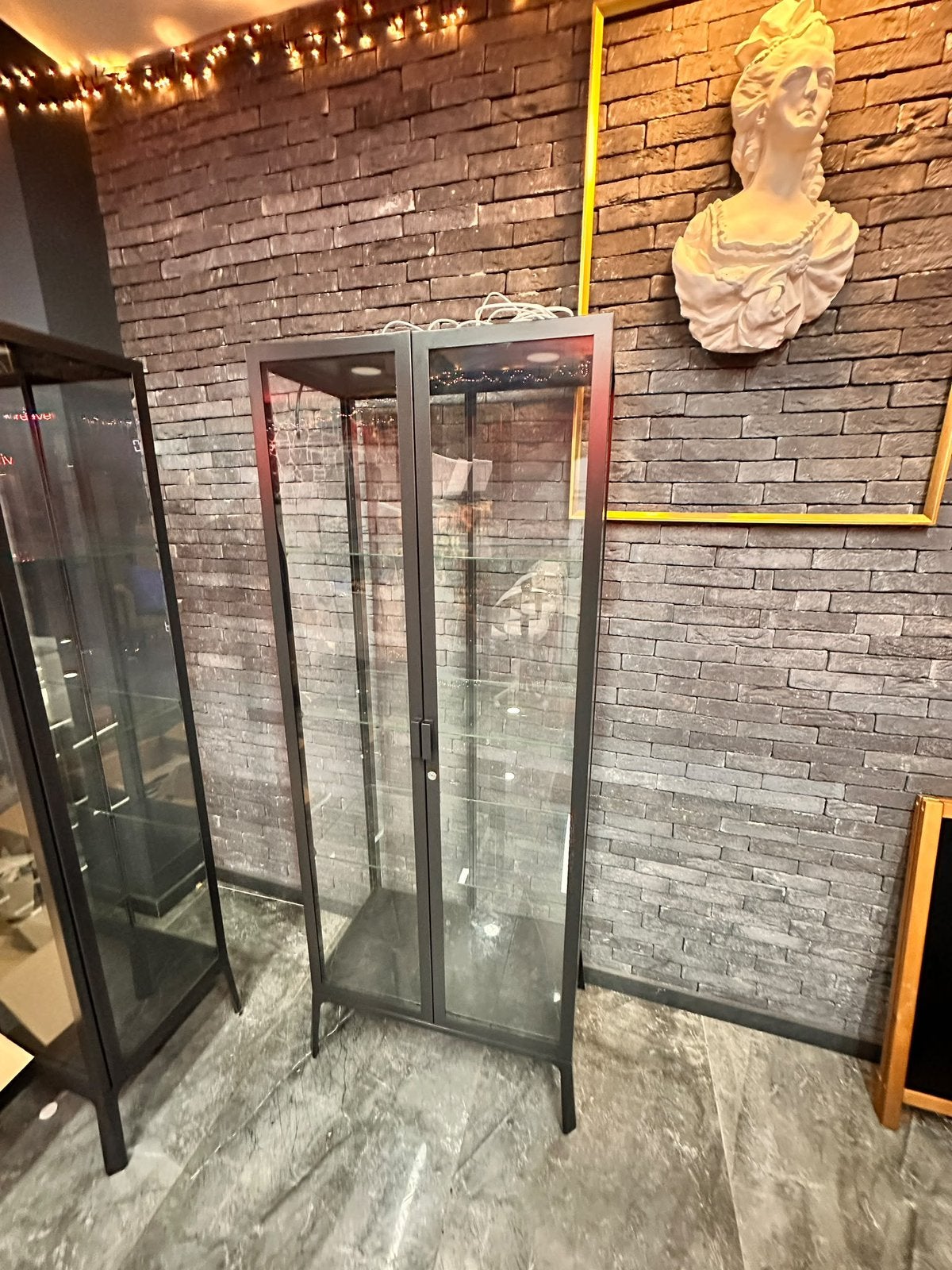 Vitrine kast met 4 etages en verlichting x4, Ophalen, Gebruikt