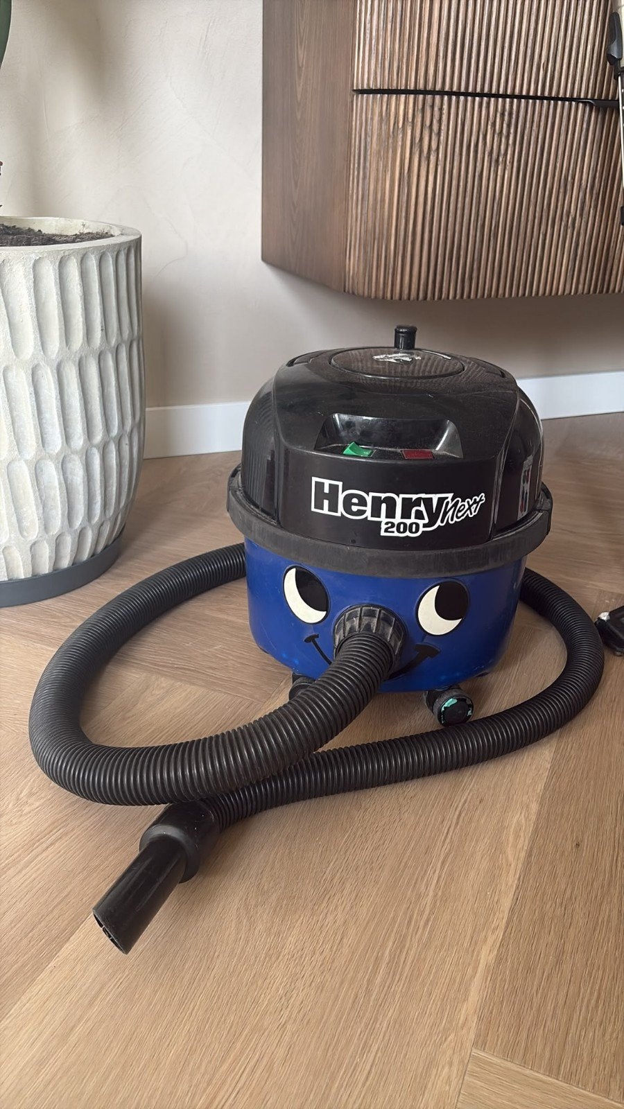 Henry HVR200 stofzuiger incl. 6 stofzakken, Witgoed en Apparatuur, Gebruikt, Numatic, Sledestofzuiger, Geschikt voor harde vloeren