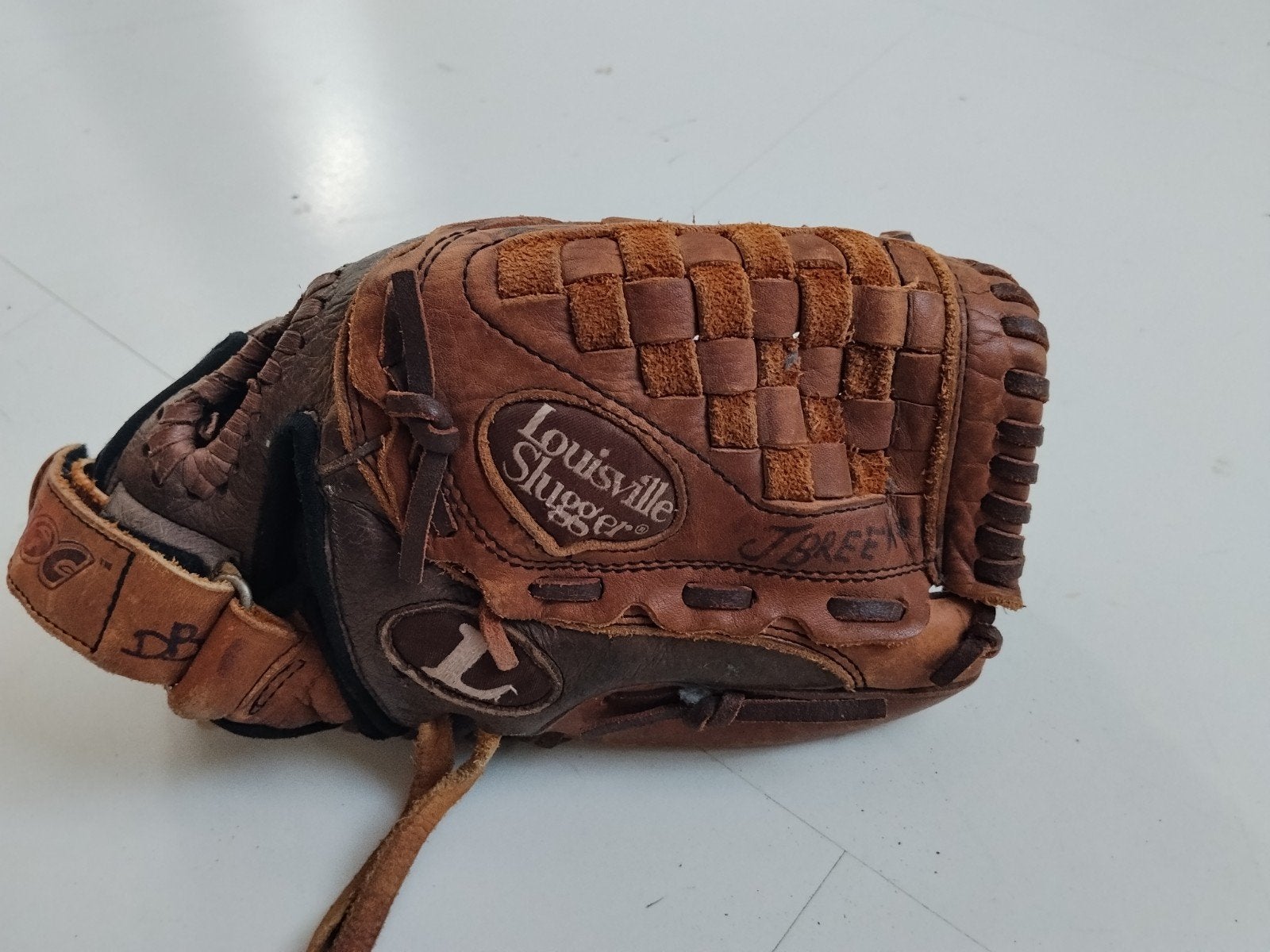 11 inch Louisville Slugger honkbal handschoen 
Leer.
11 inch, Ophalen of Verzenden