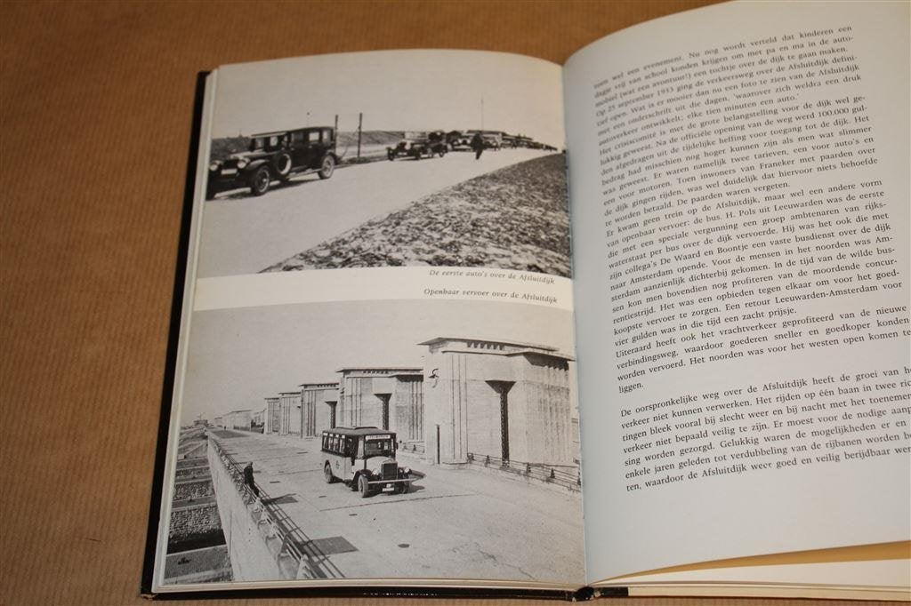 De Afsluitdijk. Recht door zee., Boeken, Ophalen of Verzenden, Gelezen