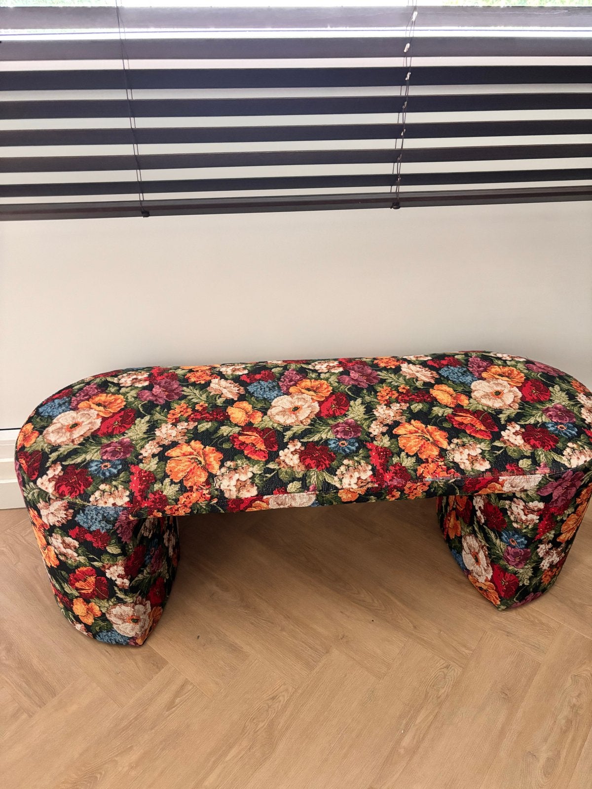 Bloemenprint bankje - Ovaal - Stof, Ophalen, 50 tot 75 cm, Zo goed als nieuw, 100 tot 125 cm