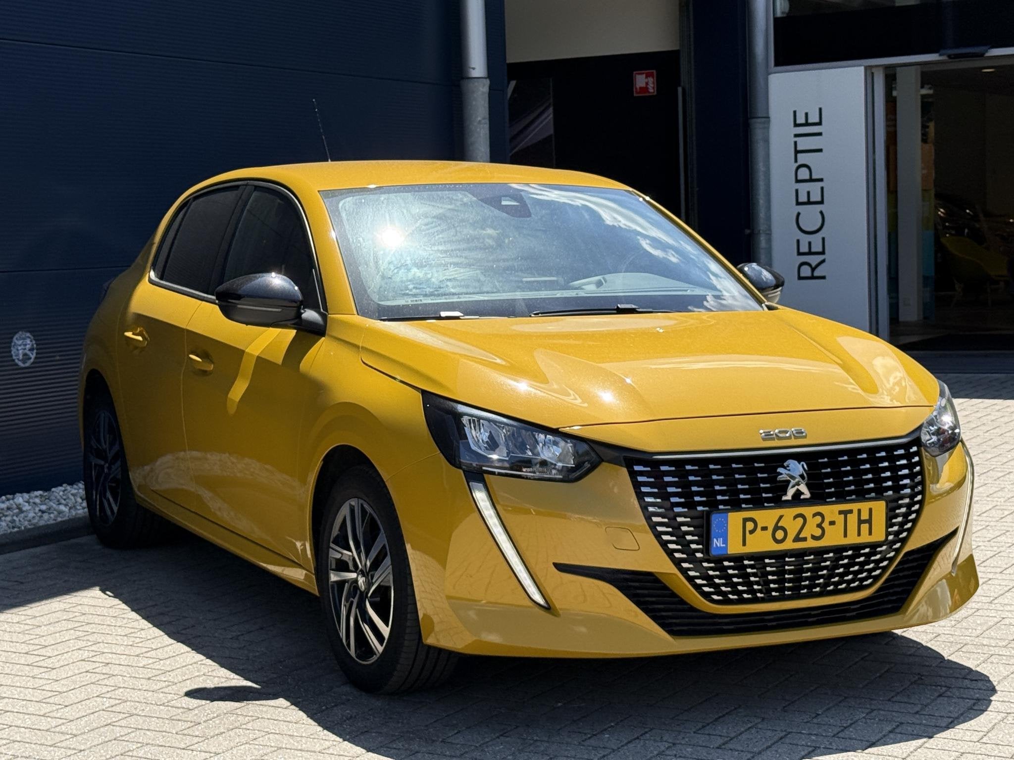 Peugeot 208 1.2 PureTech Allure Pack 75pk | Navigatie | Appl, Auto's, Stof, Euro 6, 1199 cc, Handgeschakeld