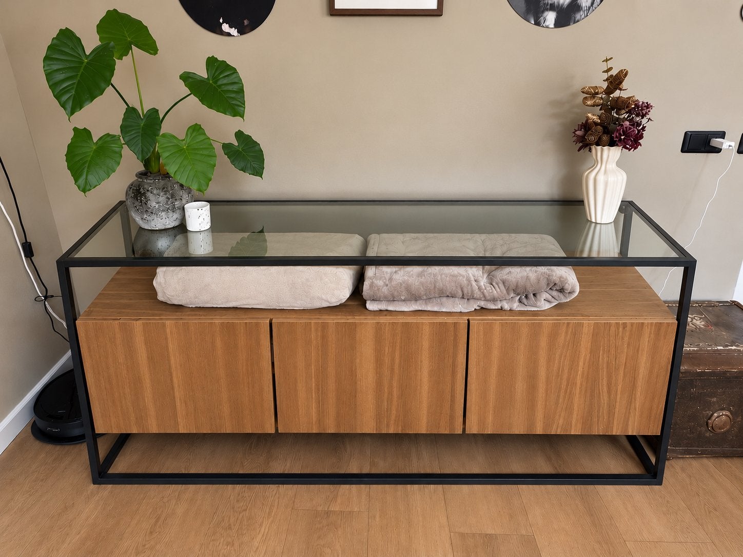 Leen Bakker Michel dressoir – walnoot/zwart – 180 cm, Ophalen, 150 tot 200 cm, Zo goed als nieuw, Minder dan 100 cm