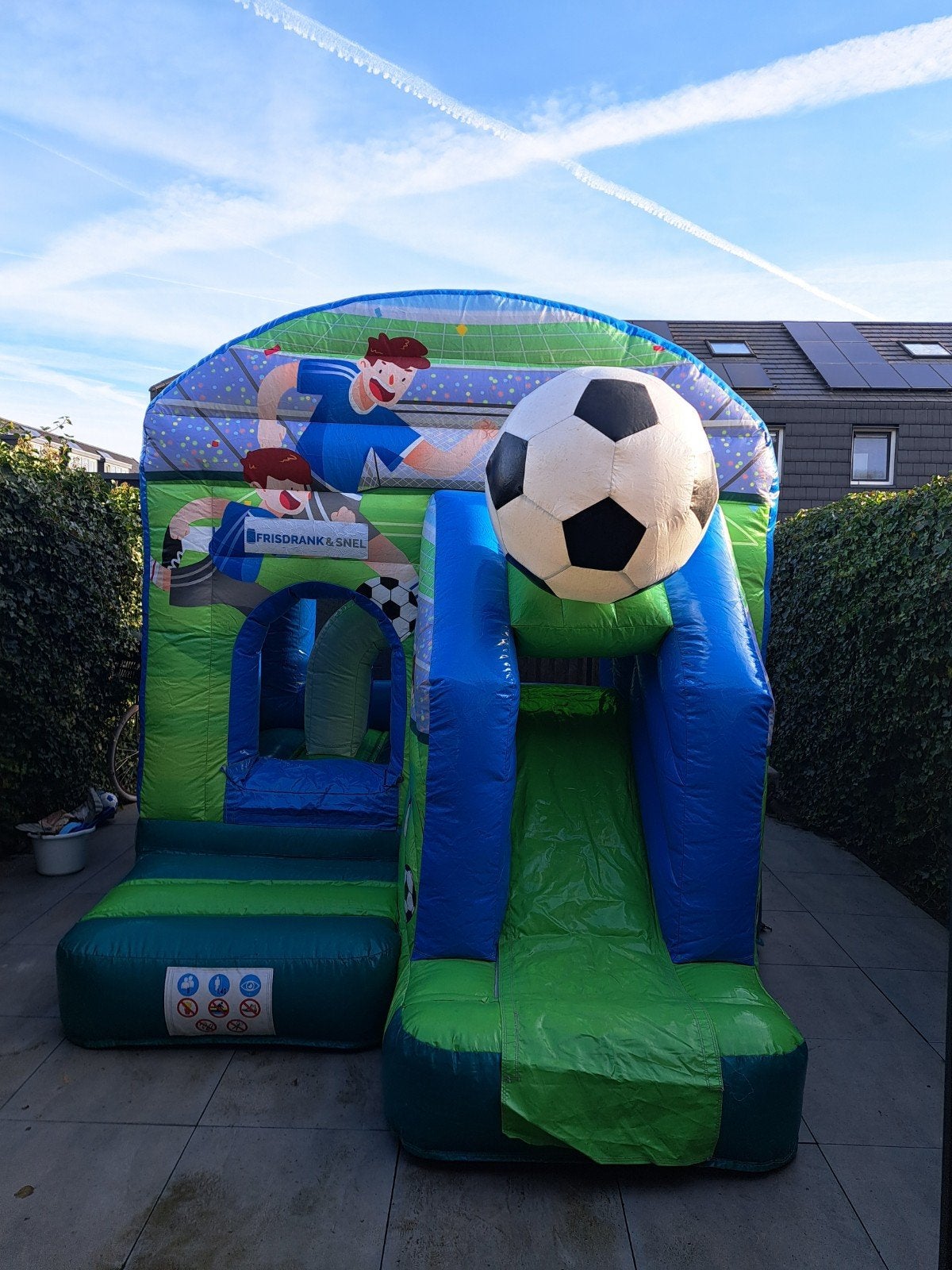 Te Huur Springkussen Voetbal met glijbaan vanaf 99,99, Ophalen, Gebruikt