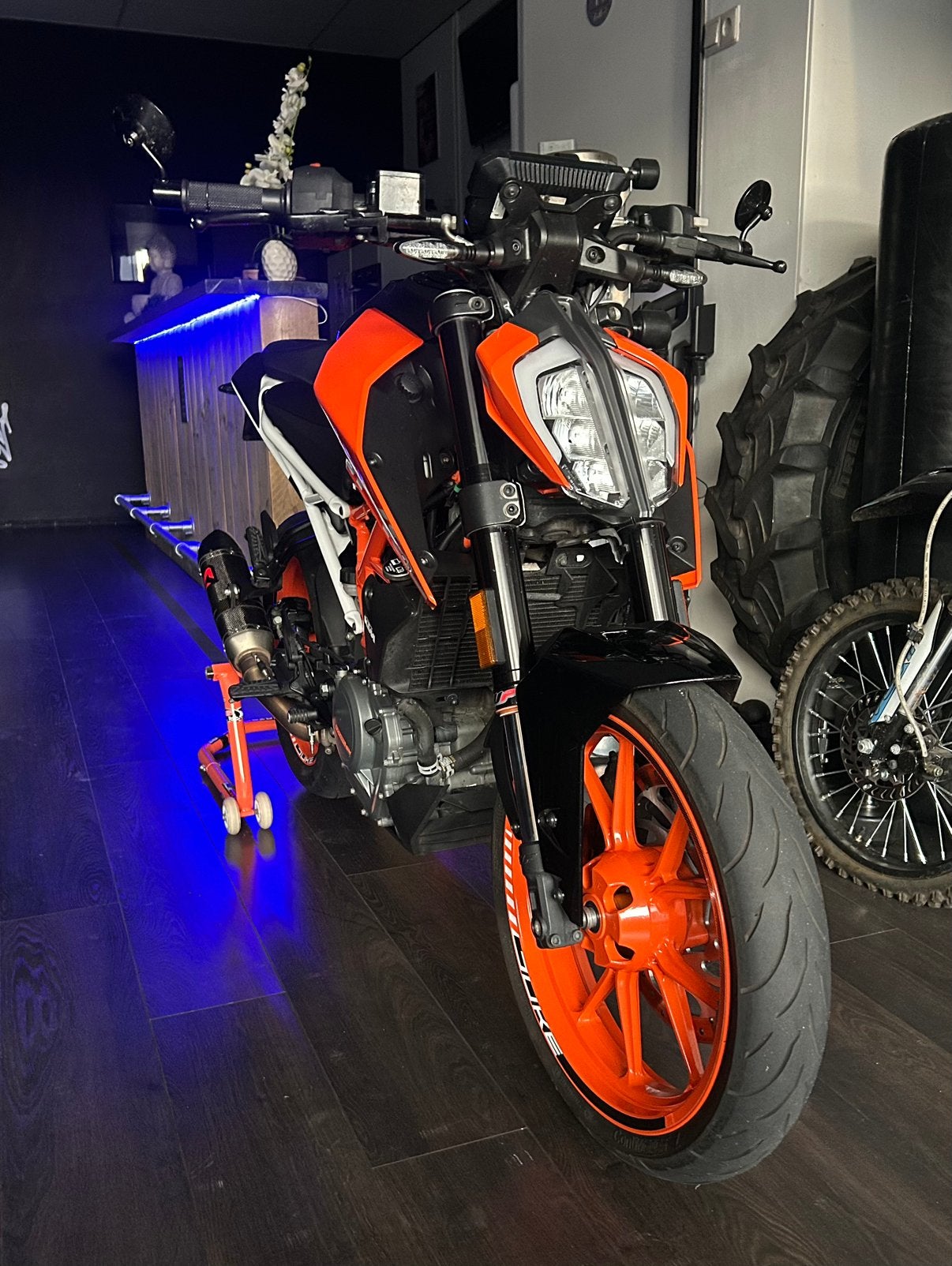 Ktm duke  390 te koop.39560 km factuur. Bj 2020 akrapovic, Motoren, Motoren | Kawasaki, Particulier, Naked bike, 12 t/m 35 kW