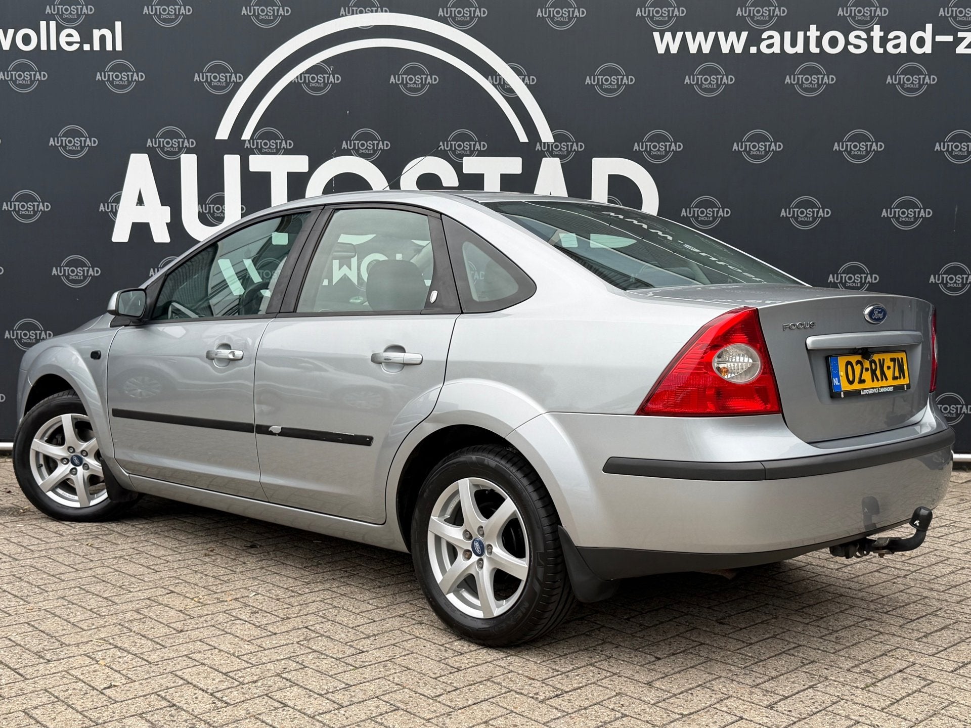 Ford Focus 1.6-16V Ghia Automaat / NL-Auto / NAP / APK / Air, Auto's, Ford, 1596 cc, Zwart, 4 cilinders, Stoelverwarming